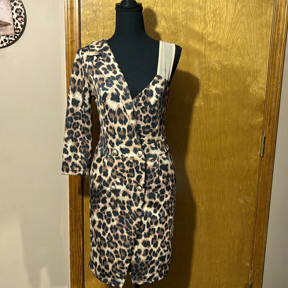 Venus size XS one shoulder dress leopard print. Side pockets. Zip back.